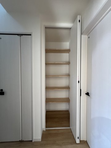 2F廊下の収納　掃除用品など収納できます！