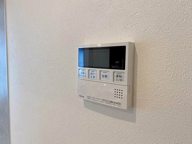 ボタンひとつでお湯の温め直しができる便利な追焚機能を搭載。入浴時間が異なるご家族でも、いつでも温かいお風呂に浸かることができます。日々の疲労回復と快適なバスライフを優しくサポートします。