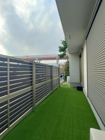 【庭】　休日にはちょっとしたリラックスタイムも楽しめます。