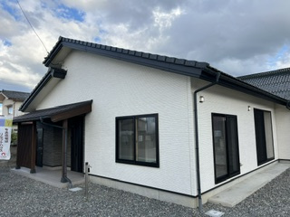 平成27年3月築の木造住宅。木造ならではの温かみがあります。
