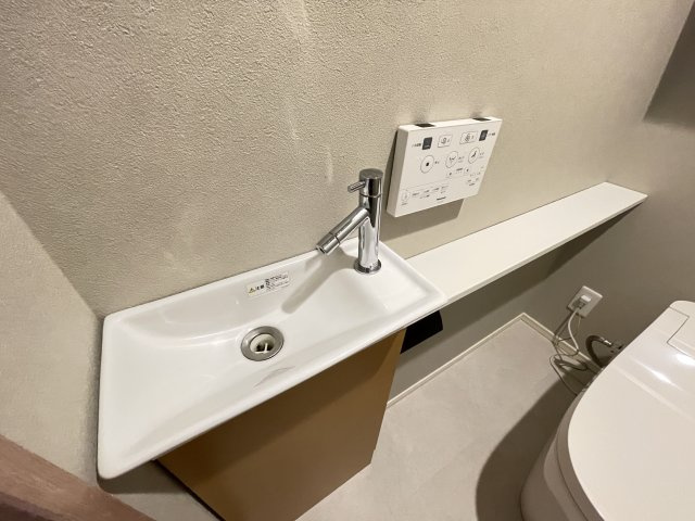 トイレ内に手洗い場もございます☆