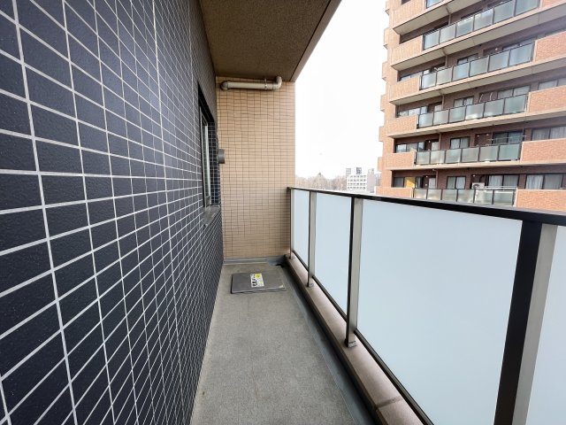 前面棟無しで南東向きのバルコニーは、陽当たり・通風・眺望良好です。　