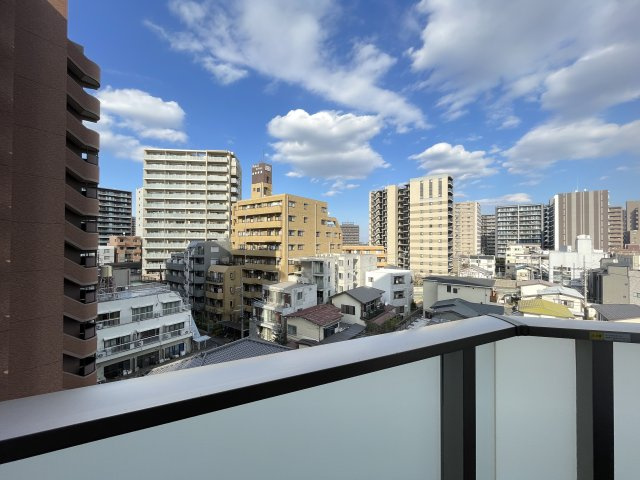 前面棟無しで南東向きのバルコニーは、陽当たり・通風・眺望良好です。