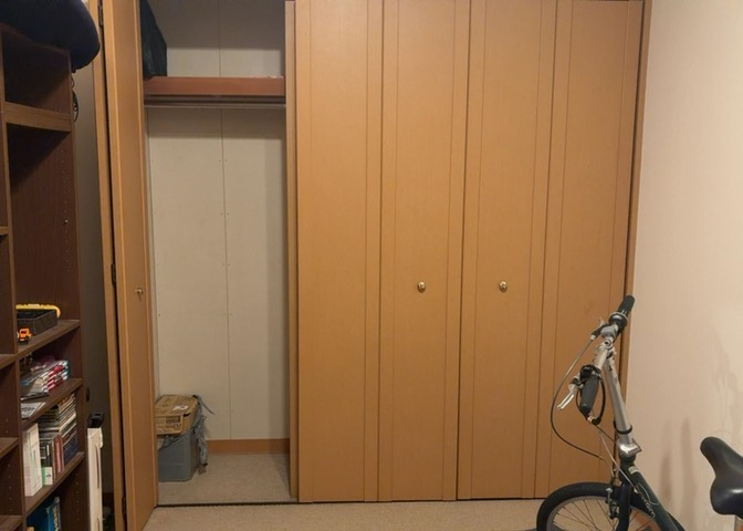 デザイン性を重視しすぎて収納が少なかった！なんてことにならないため、事前に現地で収納の数を確認しておくことをお勧めします。クローゼット以外にも床下収納や屋根裏収納、パントリーなどもチェックしましょう。
