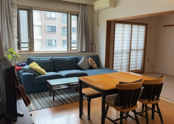 直線タイプはLとDKを一直線に並べた形で対面キッチンのタイプです。一般的なのでよく見かけるかもしれません。直線タイプに似た直接アイランドタイプは、キッチンとダイニングの間に壁がない分広く感じられます。