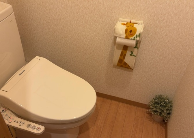 トイレは大きさや形、機能、抗菌性などが異なる多種多彩なタイプが各メーカーから出ています。それぞれに良さがあるため、事前にどういったタイプのトイレがいいのかをご家庭内で決めて、内見に行くといいでしょう。
