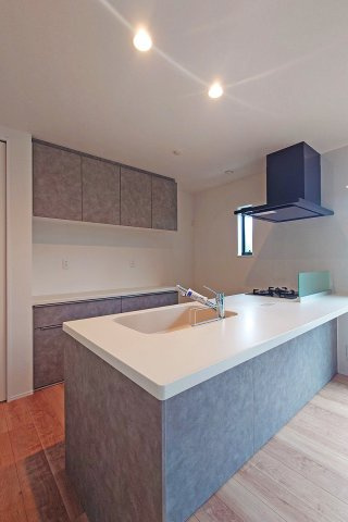 【同社施工例】※類似同仕様です。開口部のデザインや位置等のデザインが異なります。　　