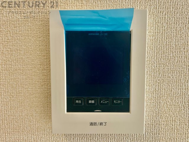 訪問者が来たときにテレビ画面で確認できるため、安心してドアを開けられます。録画機能があるものもあり、留守中に来訪者を記録しておくことができます。利便性が高く、セキュリティ面でも安心です。