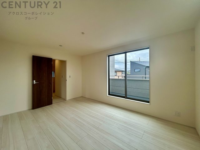 子供部屋…創造性や成長を促す遊びの空間を提供。学習や趣味に集中できる環境を整えます。個別のプライベートスペースは自己表現と自立心を育み、心地よい睡眠環境を整えリラックスできる場所を提供。
