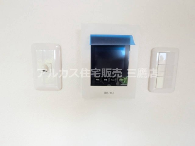 　モニター付きインターホンを備え、室内から来訪者を確認できます。
