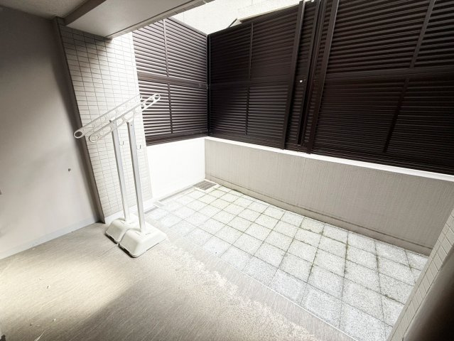 背丈の高いフェンスがあり、視線が気になりません。