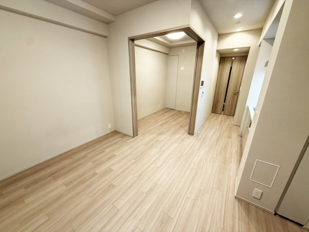 新築未入居物件のため、室内きれいな状態です。