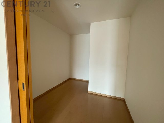 子供部屋…創造性や成長を促す遊びの空間を提供。学習や趣味に集中できる環境を整えます。個別のプライベートスペースは自己表現と自立心を育み、心地よい睡眠環境を整えリラックスできる場所を提供。
