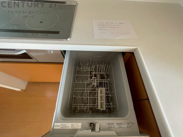 食器洗浄乾燥機は手洗いに比べて時間や労力を節約できます。また、高温のお湯で洗浄されるため、雑菌や細菌を殺菌する効果もあります。さらに、乾燥機能があるため、手で拭く手間も省け衛生的に保管できます。