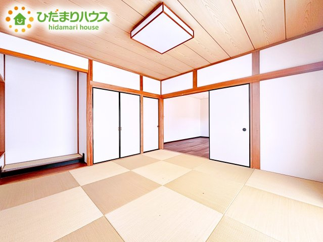 リビングと隣り合わせにあるお部屋！扉を閉めれば、来客用の部屋として使えます♪