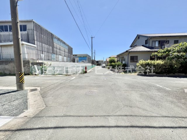 前面道路含む現地写真です