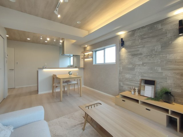 【LDK約12.8帖】　ゆとりある暮らしと心地よい住環境が紡ぐ贅沢な時間をお過ごしいただけます。