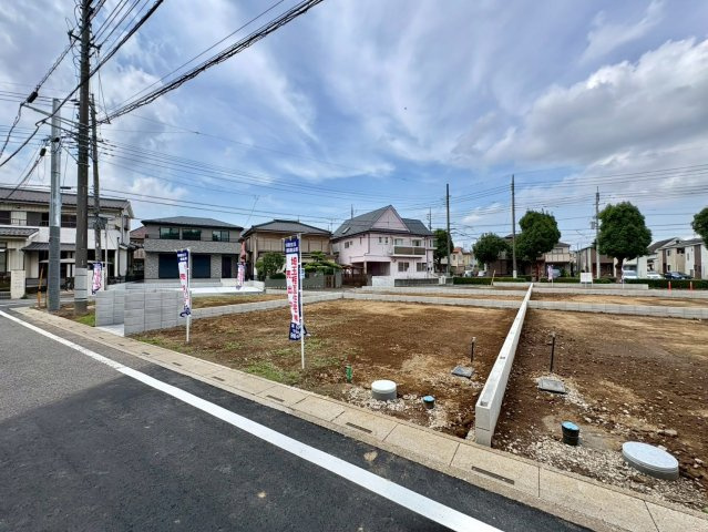 全10区画　　間取り・外観・設備まで自由にプランニング可能。暮らし方に合わせた住まいをご提案できます。花田小学校まで徒歩約4分(270ｍ)、毎日の通学がしやすい住環境です。