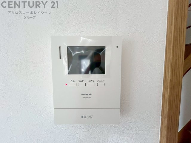 訪問者が来たときにテレビ画面で確認できるため、安心してドアを開けられます。録画機能があるものもあり、留守中に来訪者を記録しておくことができます。利便性が高く、セキュリティ面でも安心です。　