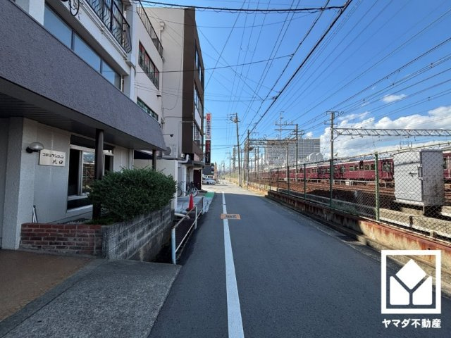 押入にはお客様用の座布団や寝具も収納可能です。観音開きの開き戸で、出し入れもしやすいです。