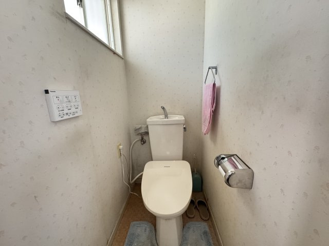 トイレです。窓もあります。