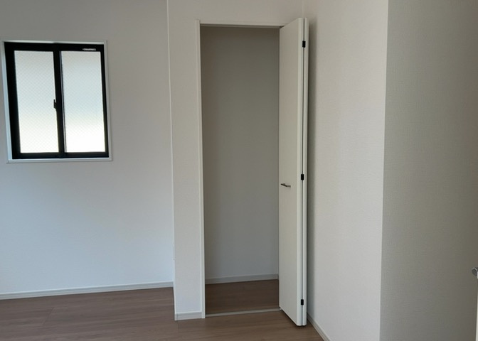 木造住宅とは土台、壁、柱など建築物の強度を支える構造体の材に木が使用されている構造を指します。構造体は建物の自重を支えるだけではなく風圧や水圧、積裁荷重などあらゆる衝撃に耐えるための基礎です。