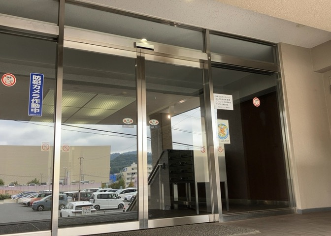マンションのエントランスには、もともと風よけや防犯の役割がありますが、マンションによって宅配ボックスなどの設備が備わっている所もあります。日々の生活をイメージしながら生活しやすさをチェックしましょう。