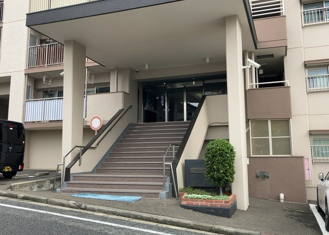 物件によっては、入居者が個人的に使用できる専用庭がついているものもあります。また、住宅の中にある土間の部分を庭と呼ぶこともあります。庭の用途は住む人によって変わり、それによってデザインもさまざまです。