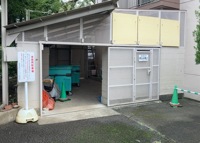 共有部分は、住民なら誰もが使える設備のこと。例えば駐車場やエレベーター、インターネット設備、セキュリティ設備などがあります。他にも、マンションの廊下・外部階段やエントランス・ゴミ置き場などがあります。