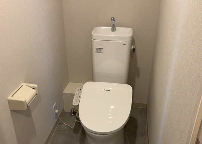 トイレは大きさや形、機能、抗菌性などが異なる多種多彩なタイプが各メーカーから出ています。それぞれに良さがあるため、事前にどういったタイプのトイレがいいのかをご家庭内で決めて、内見に行くといいでしょう。