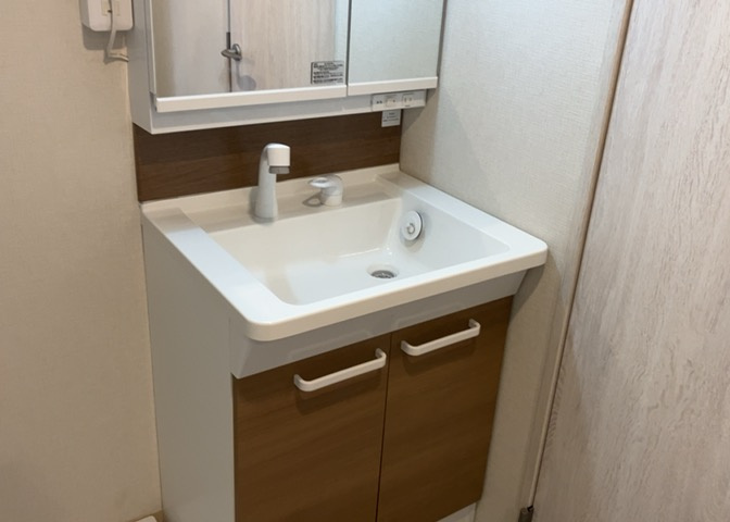 洗面化粧台では顔を洗ったり、身だしなみを整えることが本来の使い方ですが、用途によっては洗面化粧台に求められる機能が違ってくるため、ご自身や家族のライフスタイルに合ったものを選ぶことをおすすめ致します。