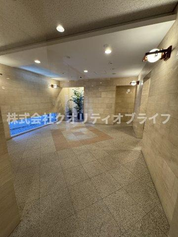 重厚感のある綺麗なエントランス！