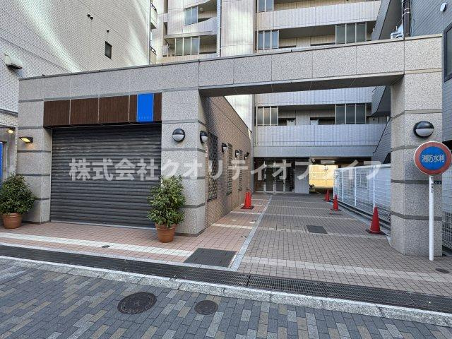 マンション全体の品格を感じさせる佇まいで、敷地内も広く、住まうことのステータスと安心感を日々実感できる造りです。