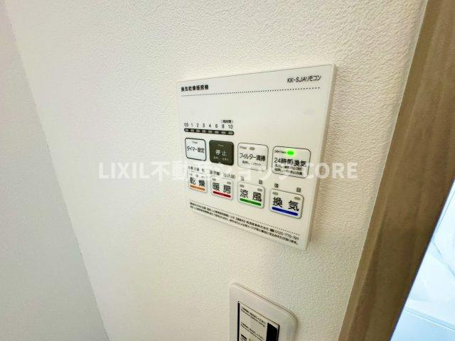 浴室乾燥機能で雨の日でも乾燥が可能。また、浴室内の湿気を排気し、カビの発生を抑えます　