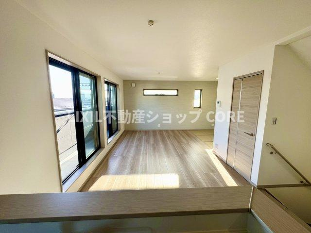 休日はおひさまの光をたっぷりと取りこめるリビングでゆったりと過ごしませんか？　