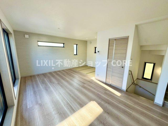 家族の一体感を感じられる広々としたリビングスペース。家族の笑い声が今にも目に浮かびそう。　