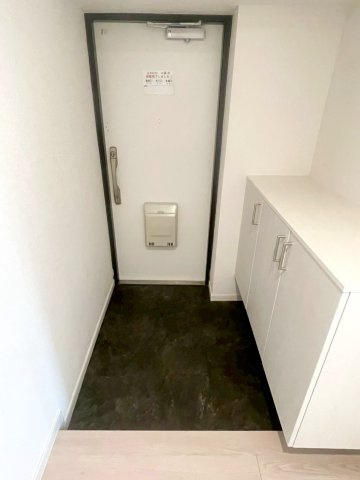 玄関とシューズボックス