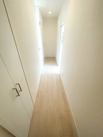 玄関からLDKへの廊下