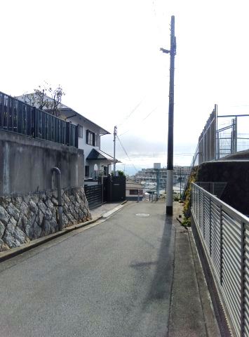玄関前の前面道路（市道）