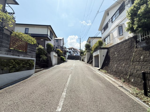 前面道路です。（2026年8月現在）