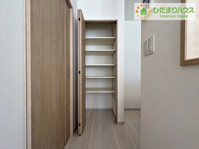 ちょこっとした収納があることで、消耗品のストックをするのにも便利です☆