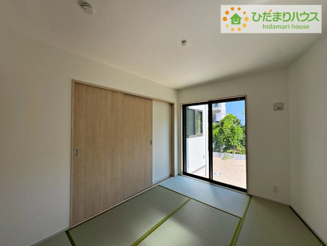扉を閉じれば来客用のお部屋として。開いて広い空間を作れば、お子様の遊び部屋として使えます！