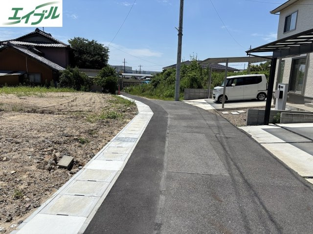 前面道路含む現地写真です
