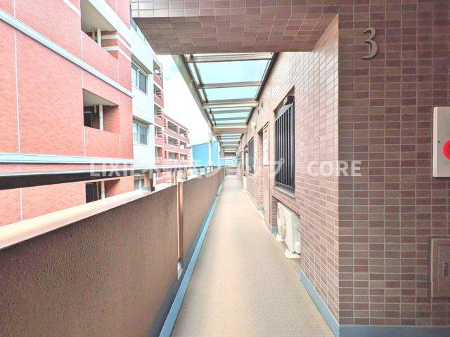 共有部分は、住民なら誰もが使える設備のこと。例えば廊下・外部階段やエントランス・ゴミ置き場などがあります。