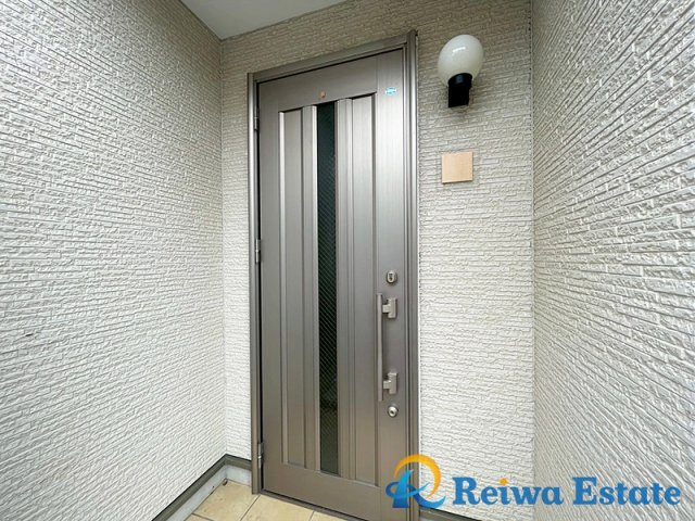 買物し便利な【ユーコープ　旭ケ丘店】約750ｍ、【セブンイレブン　茅ヶ崎出口町店】約450ｍ