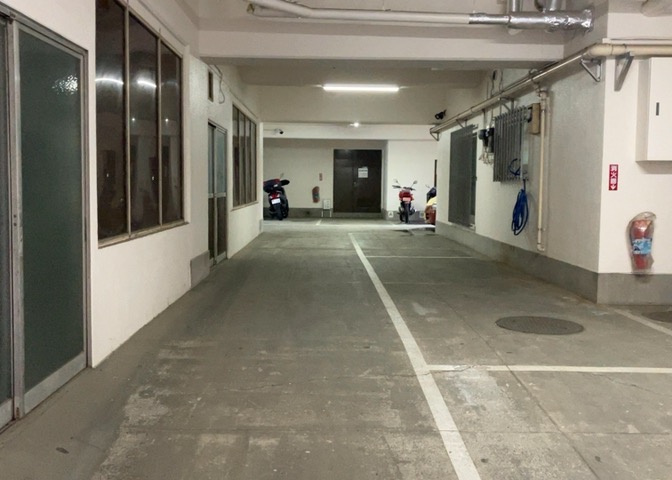 物件によっては、入居者が個人的に使用できる専用庭がついているものもあります。また、住宅の中にある土間の部分を庭と呼ぶこともあります。庭の用途は住む人によって変わり、それによってデザインもさまざまです。