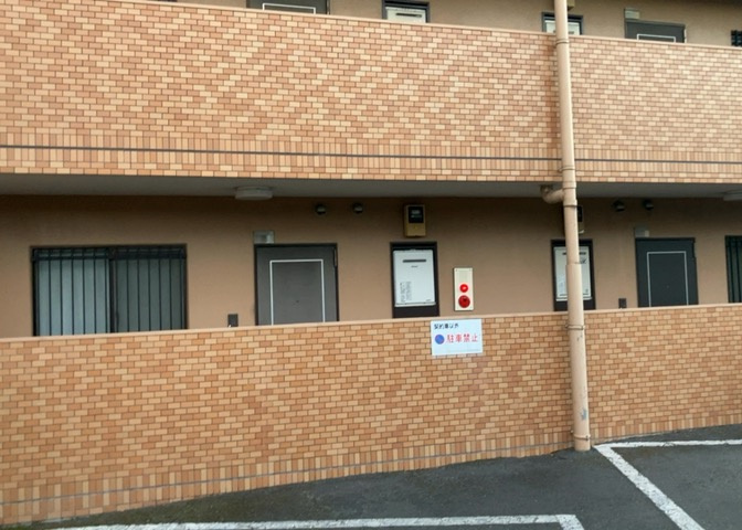 物件によっては、入居者が個人的に使用できる専用庭がついているものもあります。また、住宅の中にある土間の部分を庭と呼ぶこともあります。庭の用途は住む人によって変わり、それによってデザインもさまざまです。