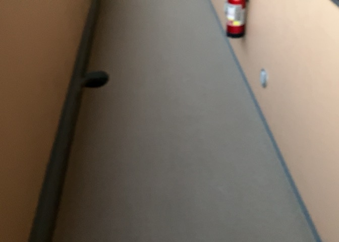 ロビーというと、エントランスと何がちがうの？と思いますよね。実はロビーとエントランスには明確な決まりはありません。物件によっては、エントランスを入って広がるある程度の広さのある空間がロビーとなります。