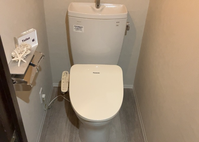 トイレは大きさや形、機能、抗菌性などが異なる多種多彩なタイプが各メーカーから出ています。それぞれに良さがあるため、事前にどういったタイプのトイレがいいのかをご家庭内で決めて、内見に行くといいでしょう。