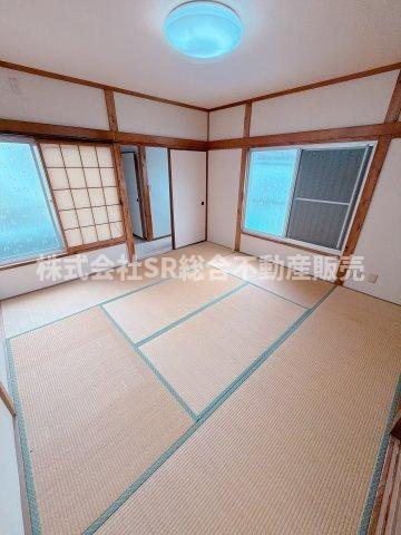 落ち着いて過ごせるお部屋なので、寝室にいかがでしょうか